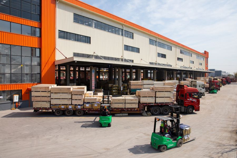 杭州傳化公路港倉儲作業.jpg